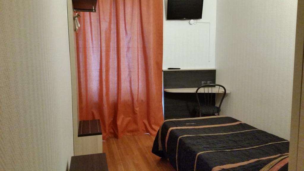 Hotel D'Alsace 빌뢰르반 객실 사진